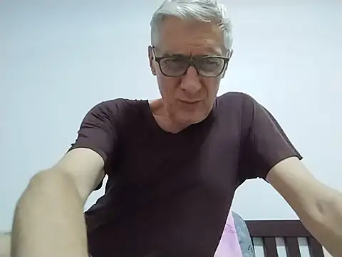 Živý XXX chat BIGUNCUTHARDCOCK