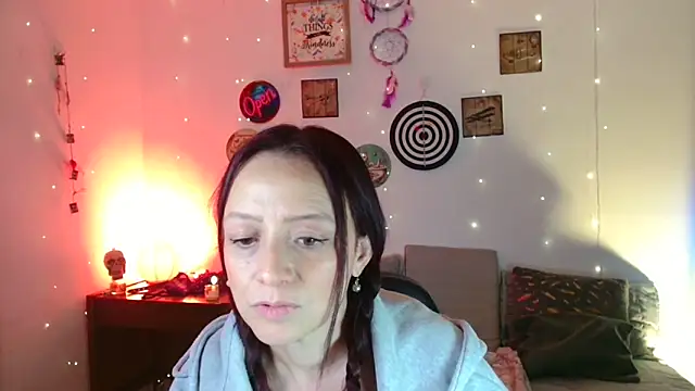 Chat +18 de Katicalatinmilf ao vivo