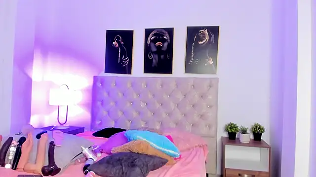 naomy_68 élő XXX-chatje