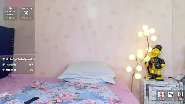 Chat XXX en directo de littleebonymommy