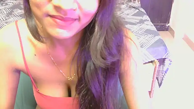 hoty-priya live XXX chat