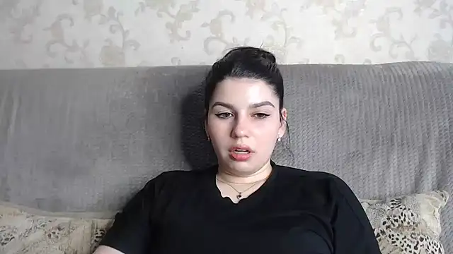 צ'אט XXX בשידור חי של KisaModel
