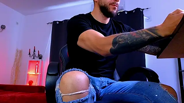 MightyAaron66 live XXX chat