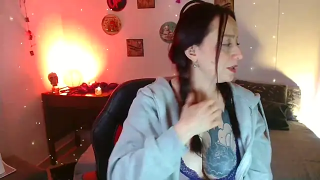 Katicalatinmilf 现场XXX聊天