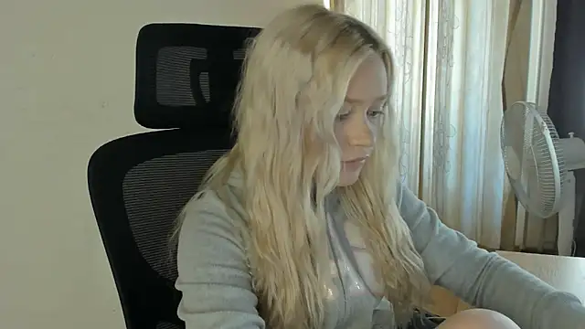MidnightPoise's Live XXX Chat