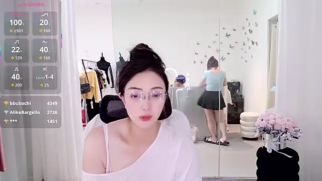 yangyang-777's Webcam Show