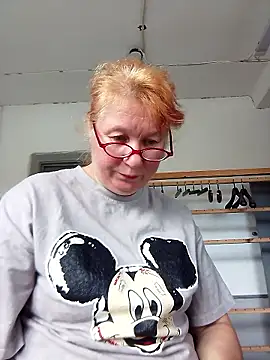 SquirrelFine Adlı Modelin Canlı XXX Sohbeti