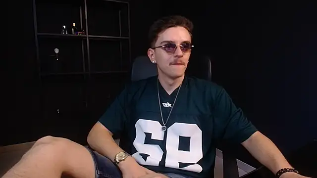 FelixStarkk 라이브 XXX 채팅