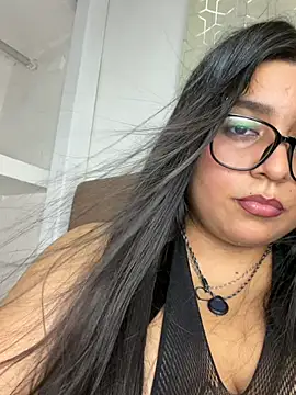 virginbrunette99's Live XXX Chat