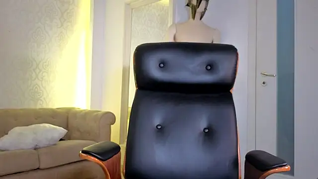 צ'אט XXX בשידור חי של MaxKaiden
