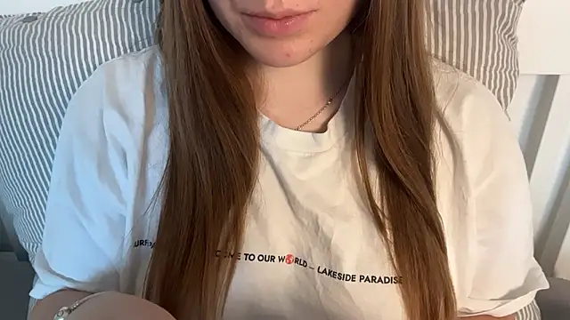 Lucyschickt Chat XXX live