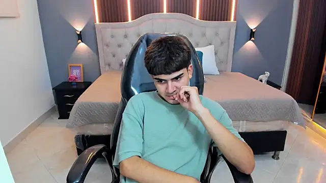 Tommy18__ élő XXX-chatje