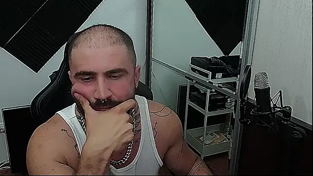 KoaTrace live XXX chat
