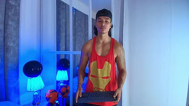 LycanMushu live XXX chat