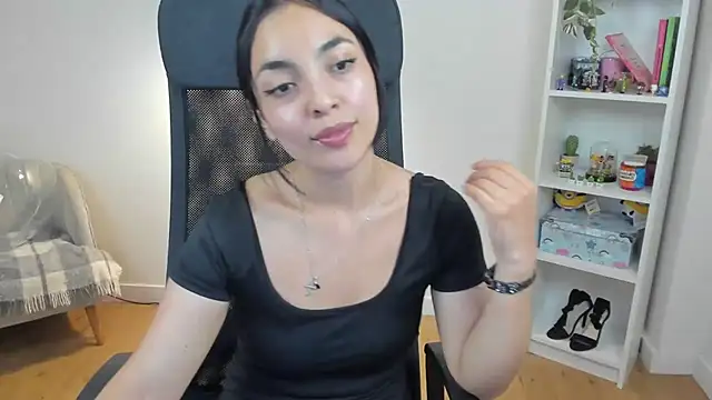 _BellaEvans_ Adlı Modelin Canlı XXX Sohbeti