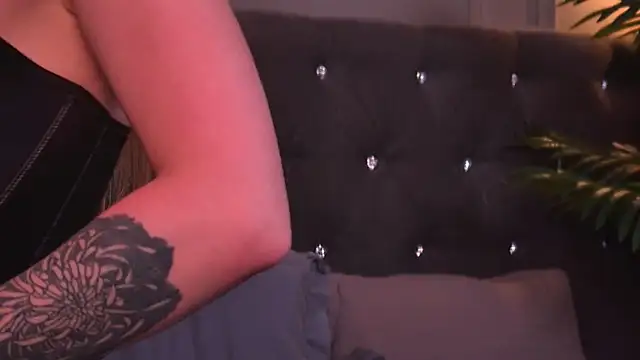 Chat XXX en directo de AriWild