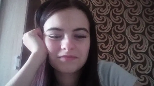 XXX chat uživo modela KikiAmino