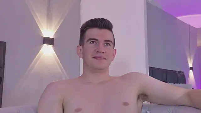 MikaelSlow's Live XXX Chat