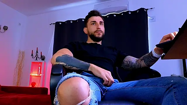MightyAaron66 Live XXX-Chat