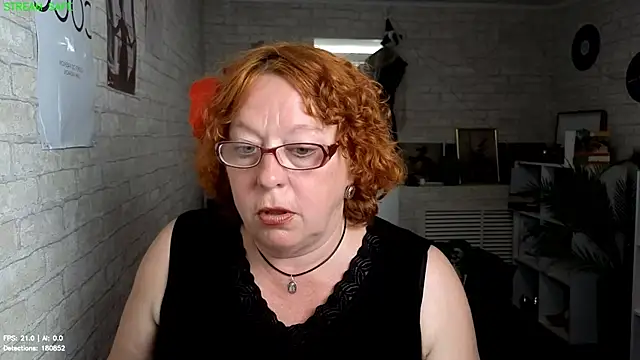 Fara_Flutte élő XXX-chatje