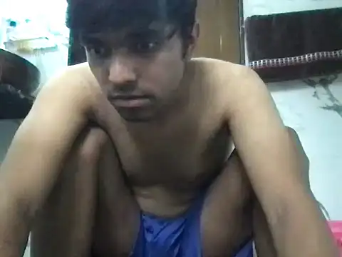 Show modela BoyzaraHatke na web-kameri