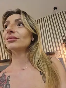SofiaLace live XXX chat
