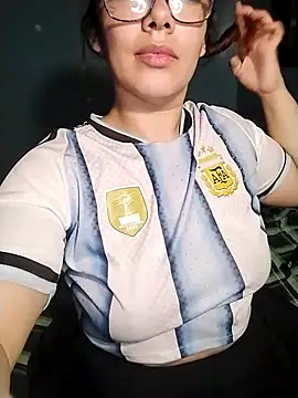 צ'אט XXX בשידור חי של shio_26