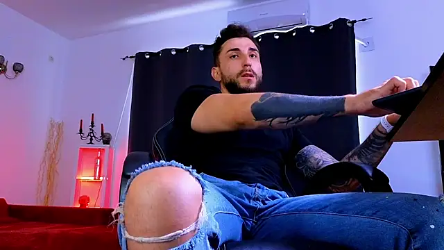 MightyAaron66 live XXX chat