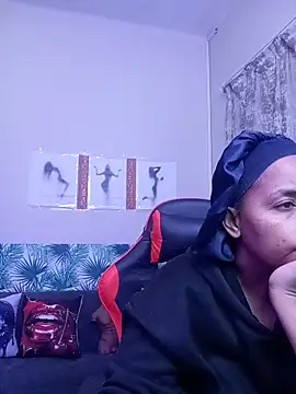 LaReineCleo's Live XXX Chat