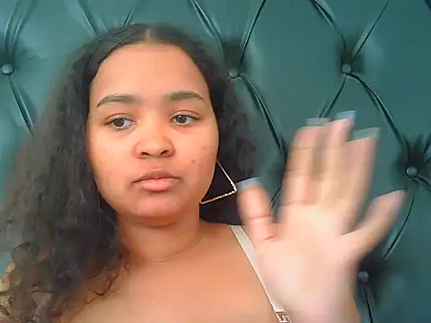 צ'אט XXX בשידור חי של indianaphrodite1