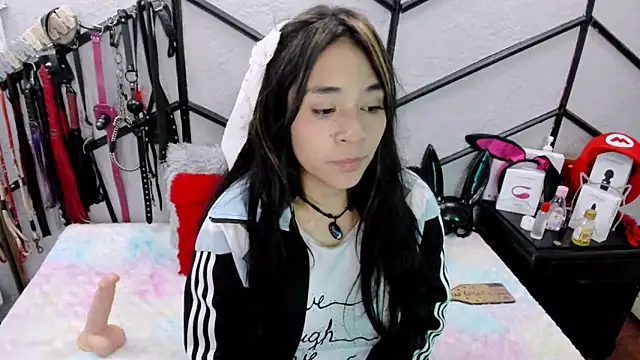 Chat +18 de AlanaLuck ao vivo