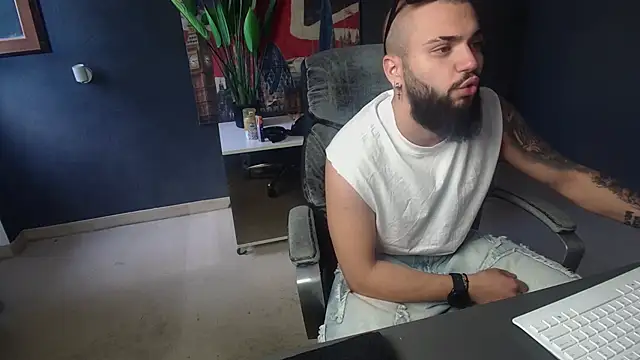 Онлайн чат XXX OscarWillss