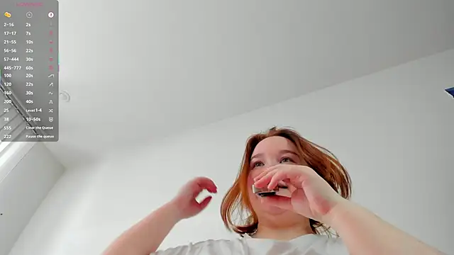 DebbieWoood: онлайн-секс-чат