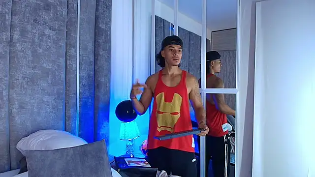 LycanMushu live XXX chat