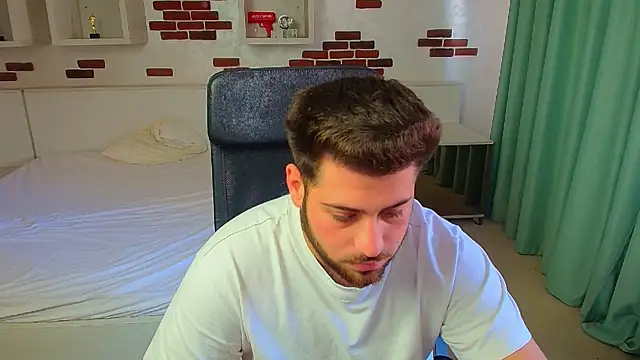 צ'אט XXX בשידור חי של DaxGreer