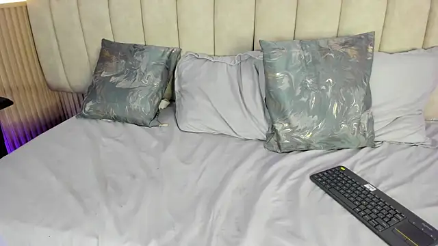 Chat +18 de julimonroe_ ao vivo