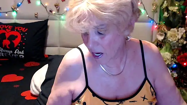 HappyWomanOn's Live XXX Chat