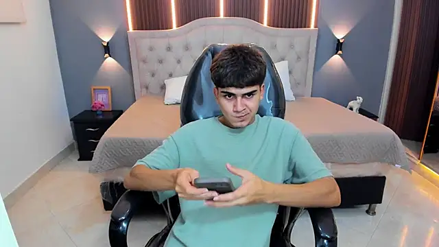 Tommy18__ Chat XXX in diretta