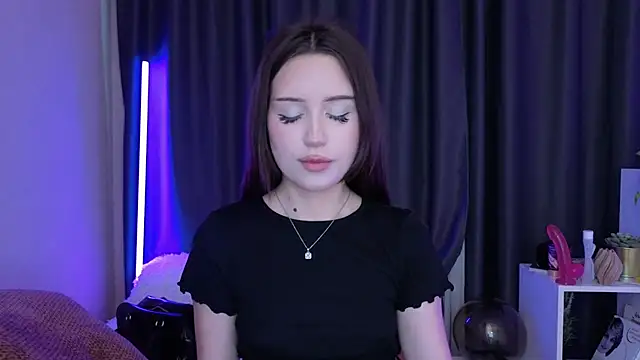 BlackEyesGirl Adlı Modelin Canlı XXX Sohbeti