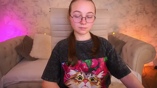 ArrinaWairr's Live XXX Chat