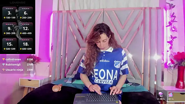 hada_russo élő XXX-chatje