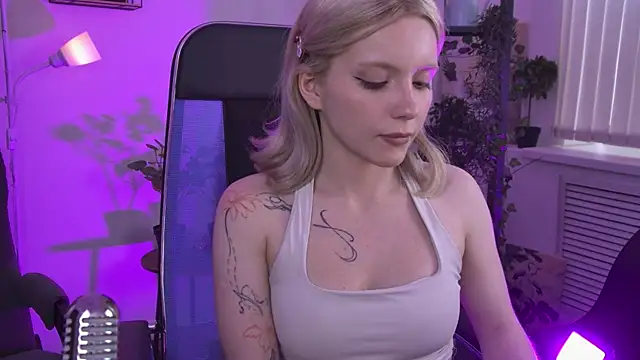 AuroraWrenfield Chat XXX in diretta