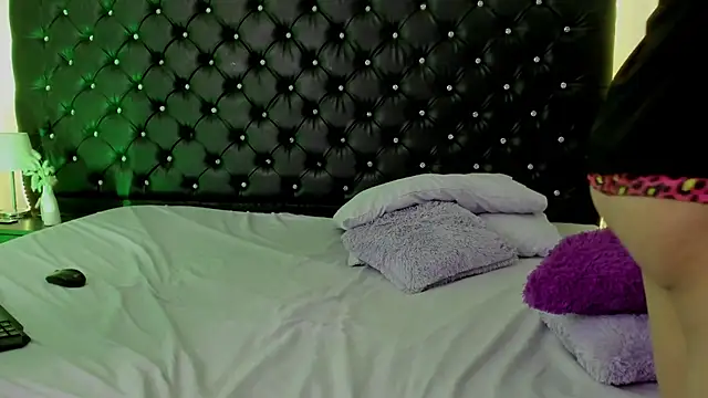 BellaRoge élő XXX-chatje