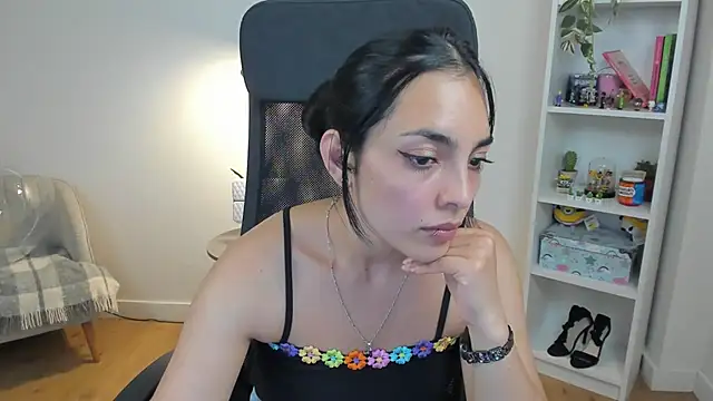 _BellaEvans_ Adlı Modelin Canlı XXX Sohbeti