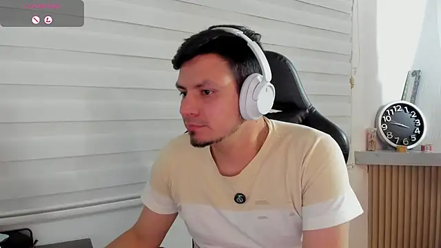 Chat +18 de Rick_Adams ao vivo