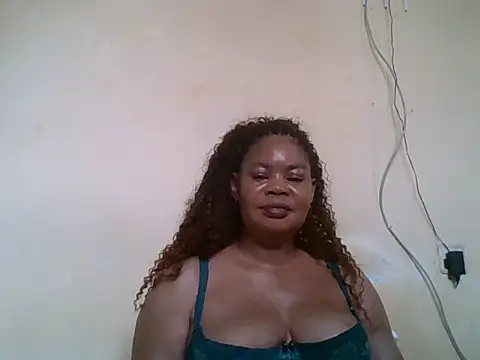 ANALQUEEN4 Adlı Modelin Canlı XXX Sohbeti