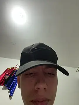 Chat XXX en directo de noah_kinderknecht