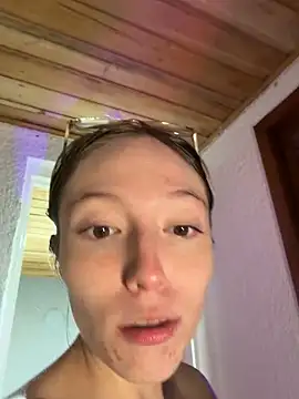 ReenKitty Chat XXX in diretta