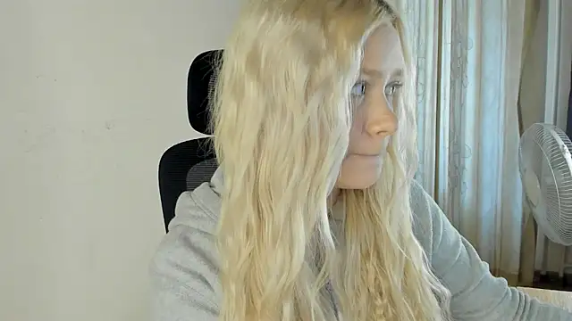 MidnightPoise live XXX chat