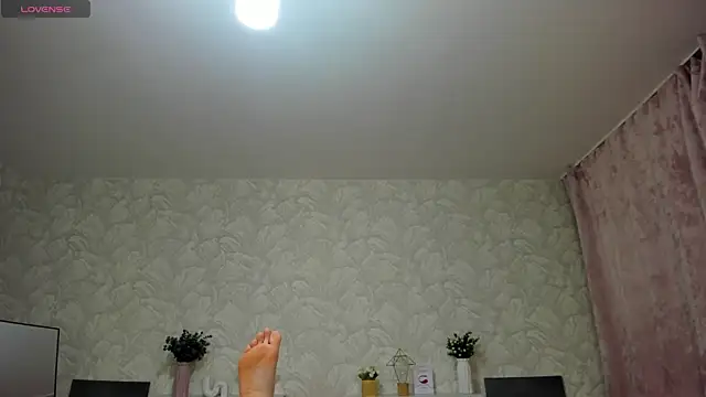 KattyPeachX Adlı Modelin Canlı XXX Sohbeti